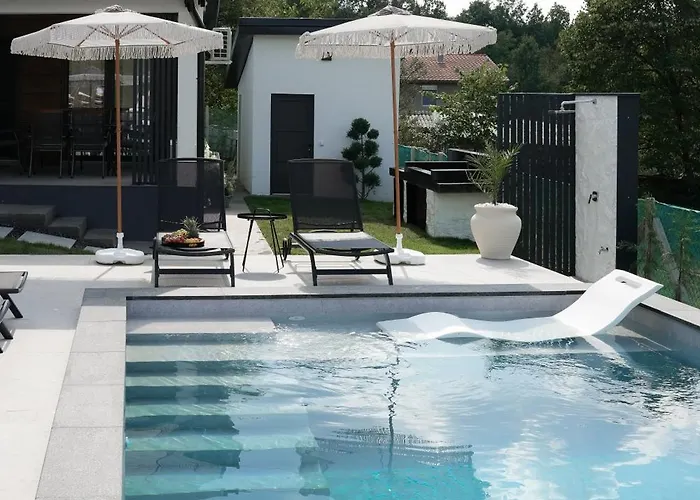 Aeri Nature Concept Villa *